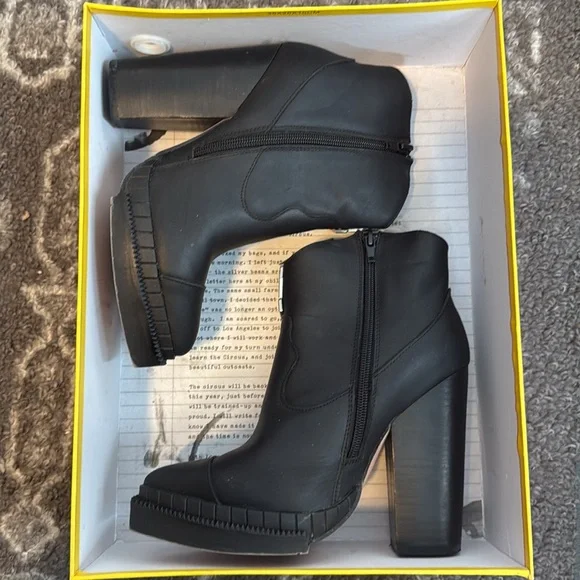 Jeffrey Campbell. Quigley leather Black studded boots. Size US 7. - Picture 2 of 6